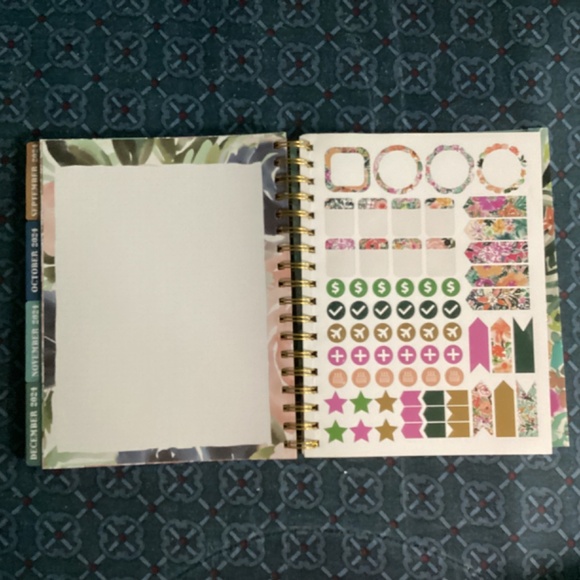 Floral Agenda Planner 2024 New 17 months August 2023-December 2024 - Picture 10 of 10